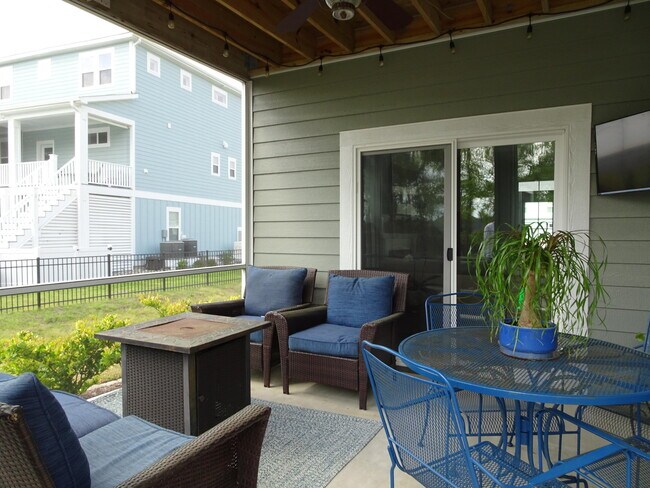 Building Photo - 217 Bogue Carrier Ct