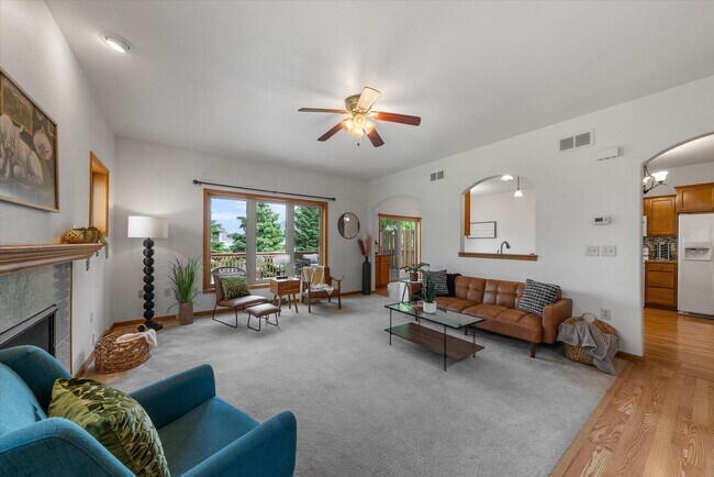 Building Photo - 407 Century Oak Dr
