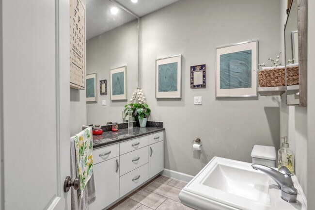 Building Photo - 204 W Pines Dr