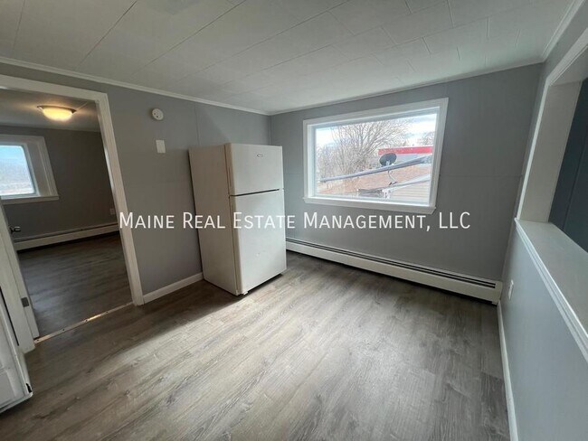 Building Photo - 159 College Ave