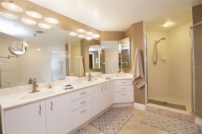 Building Photo - 8041 Sailboat Key Blvd S