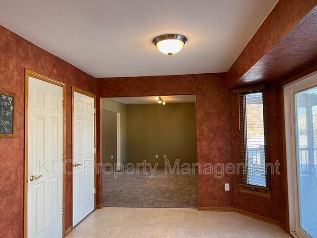 Building Photo - 15177 Hawthorn Dr