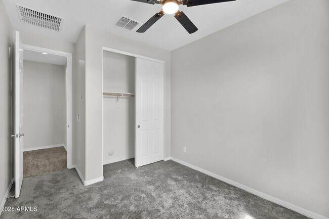 Building Photo - 18570 W Honeysuckle Dr