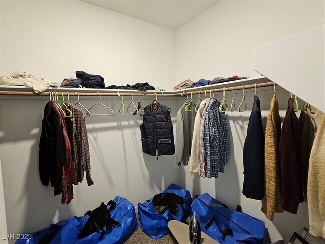 Building Photo - 600 N Carriage Hill Dr