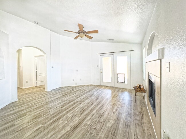 Building Photo - Nice, 1 Level, 4 Bedroom Home in Northern Meadows