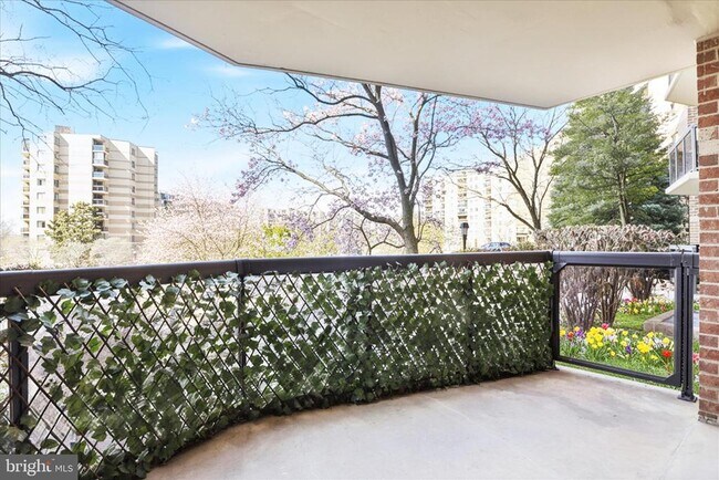 Building Photo - 8340 Greensboro Dr