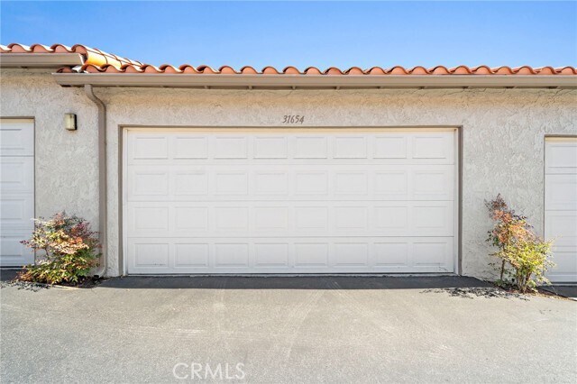 Building Photo - 31654 W Nine Dr