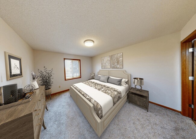 Building Photo - 624 N 16th Ave