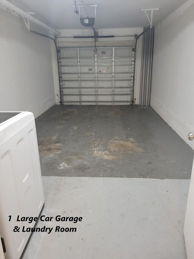 Building Photo - 1400 Crestwood Ct S