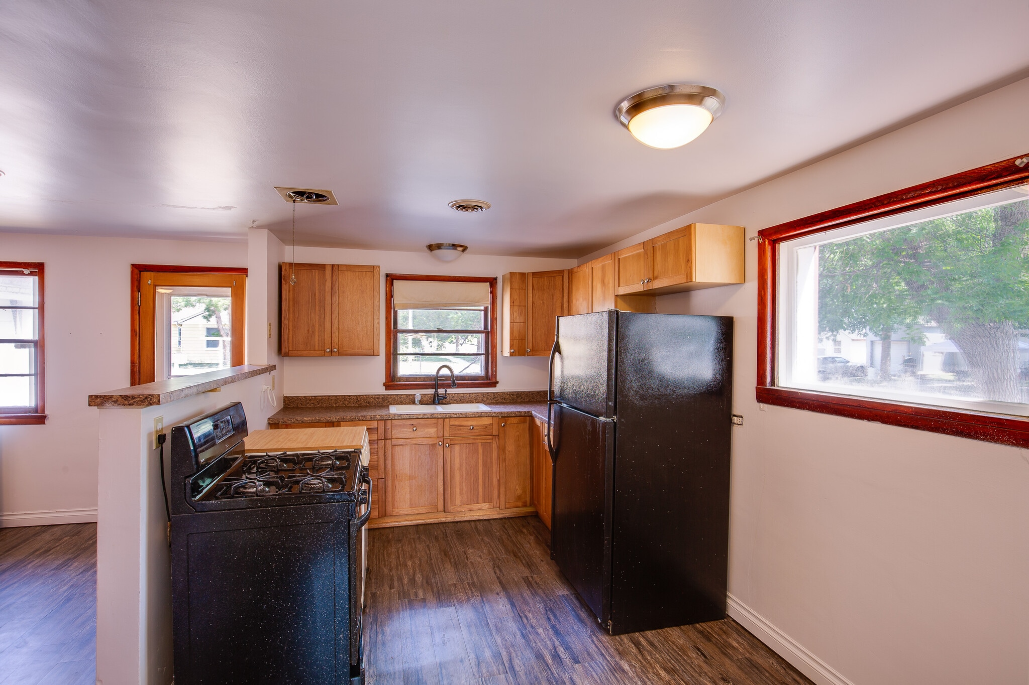 Kitchen - 519 E 6th St