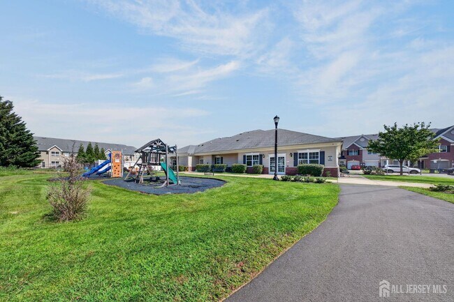 Building Photo - 645 Doral Ct