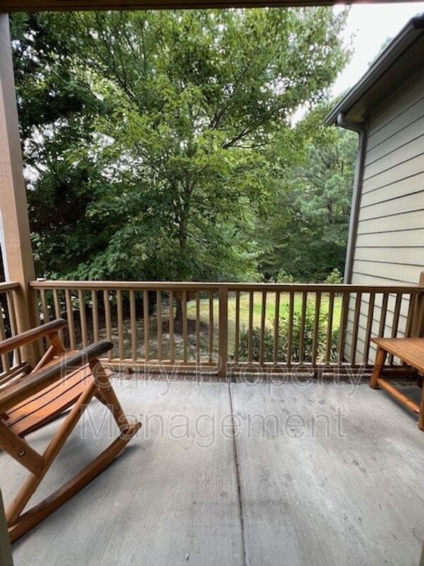 Building Photo - 1905 Old London Way