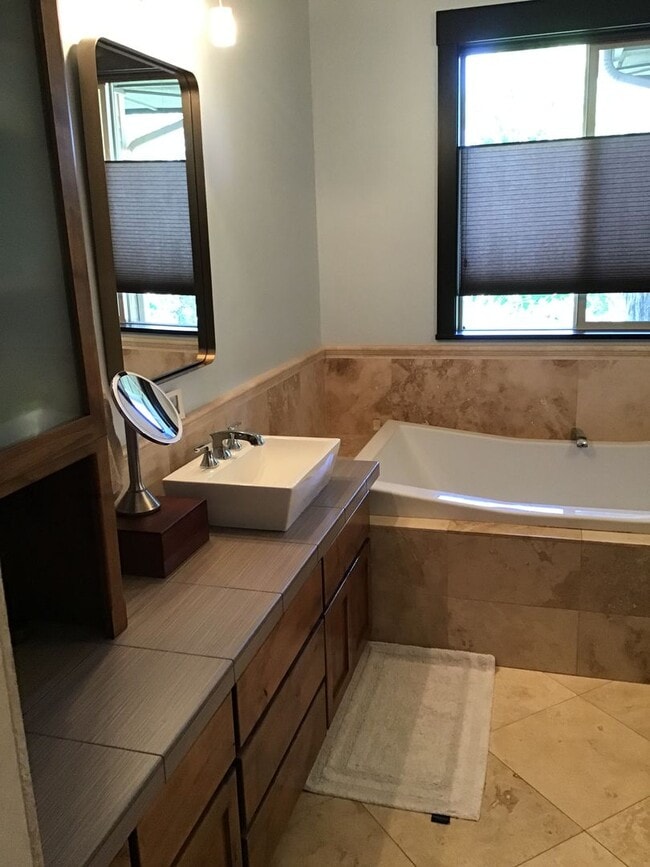 Building Photo - Gorgeous 4 Bedroom Home on Awbrey Butte!