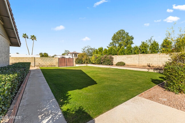 Building Photo - 1306 E La Vieve Ln