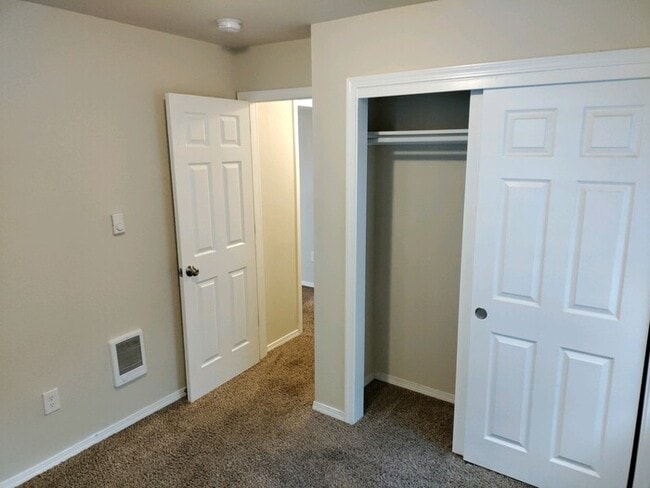 Building Photo - 1221 W Franklin St