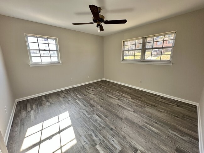 Building Photo - 2805 2nd Pl NW