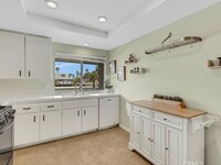 Building Photo - 1 Bedroom + Loft Condo in Huntington Beach