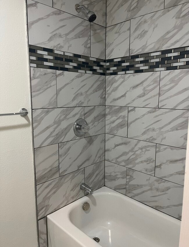 Building Photo - 1704 NE Balboa St