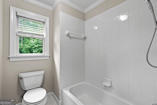 Building Photo - 340 Broadmoor Dr