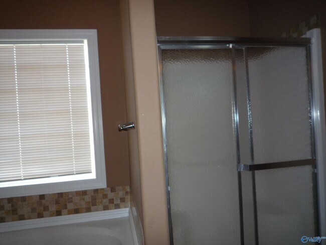 Building Photo - 16656 Bellewood Dr