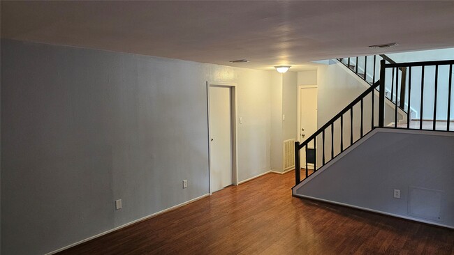 Building Photo - 975 N Red Cedar Cir