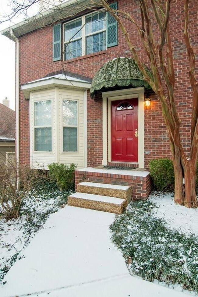 Building Photo - Beautiful 2BR/1.5BA home in a prime location within walking distance to West End and Vanderbilt U...