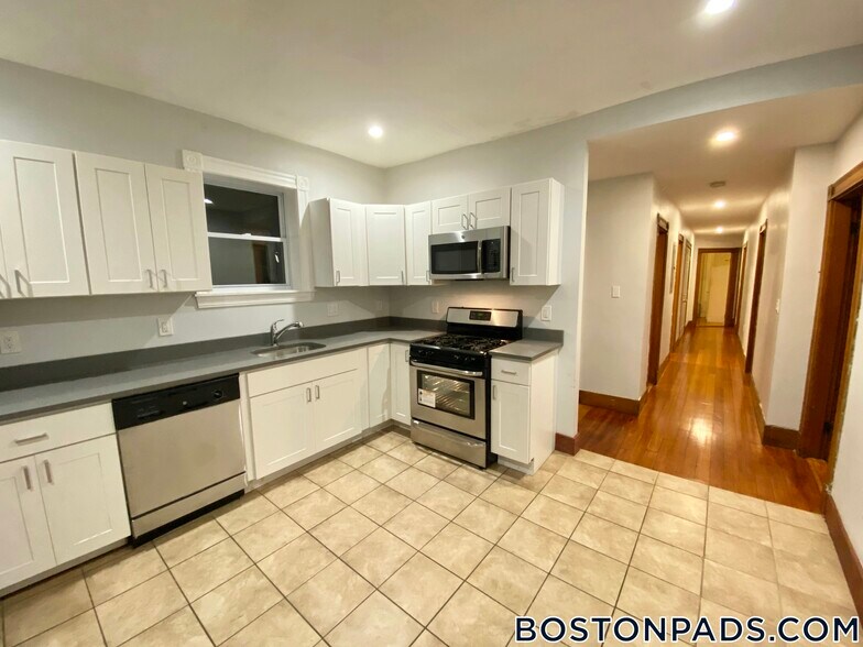 Building Photo - 174 St Alphonsus St