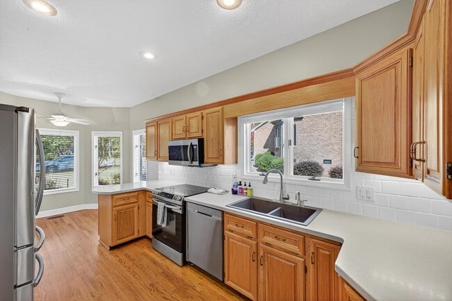 Building Photo - 205 Club Villa Dr W