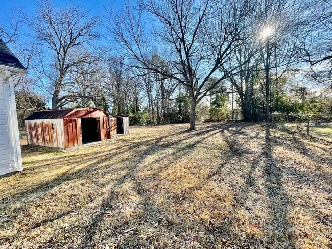 Building Photo - Welcome to this charming 3-bedroom, 1-bathroom home located in the vibrant community of Rockhill, SC