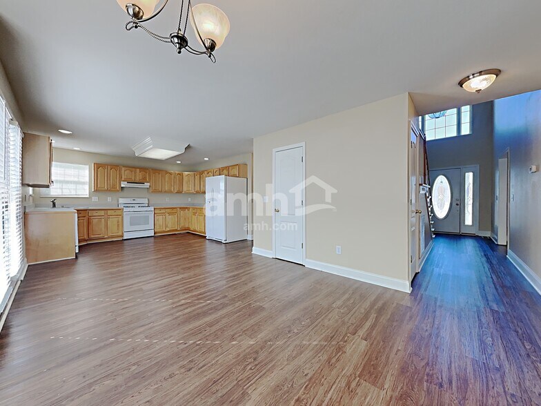 Building Photo - 5826 Matalin Ln