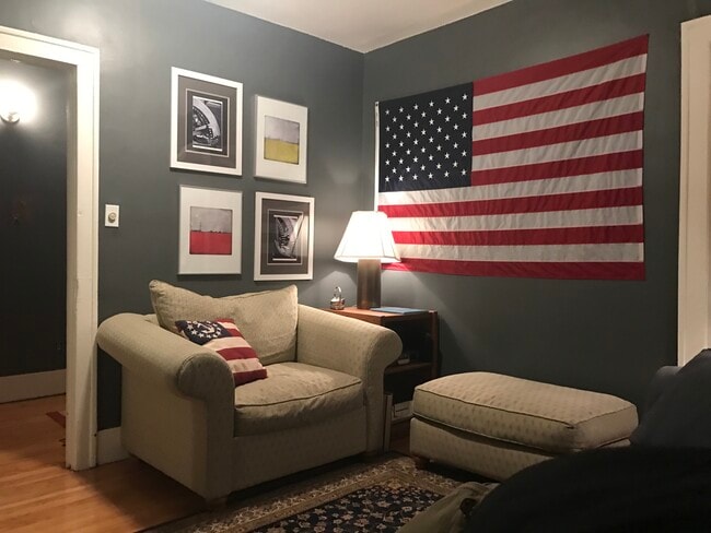 1 Bedroom Living Room - The Rochelle aka Fourth Willis