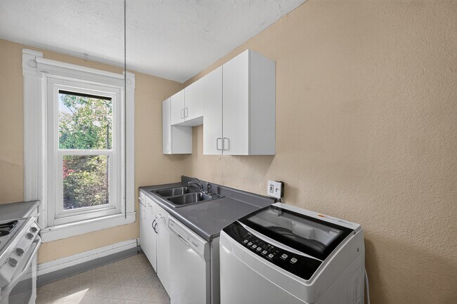 Building Photo - 2136 Lafayette St