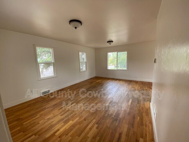 Building Photo - 1203 E Canby St