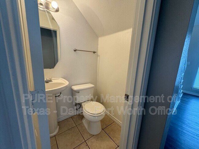 Building Photo - 4000 Cottage Park Ct