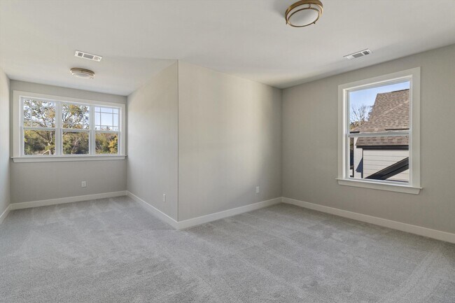 Building Photo - 531 Laurel Pk Dr