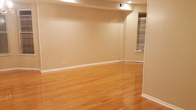 Building Photo - 118 E 45th St