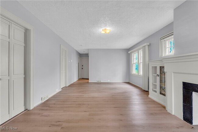 Building Photo - 5145 E 113th St