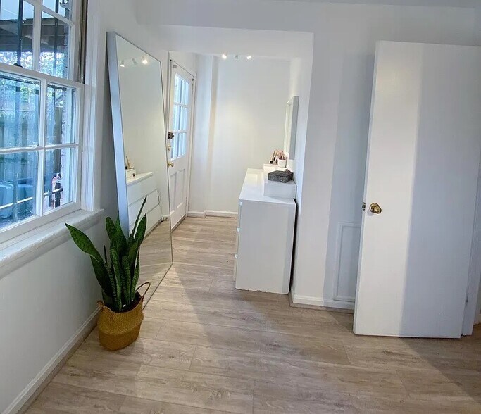 Building Photo - 404 New Jersey Ave SE