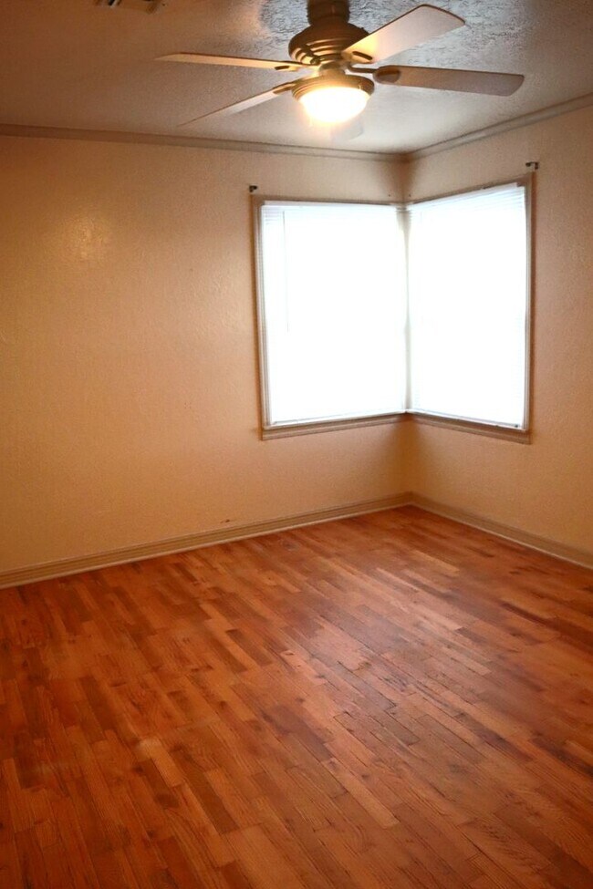 Building Photo - Cute and Clean 2 bedroom near SWOSU