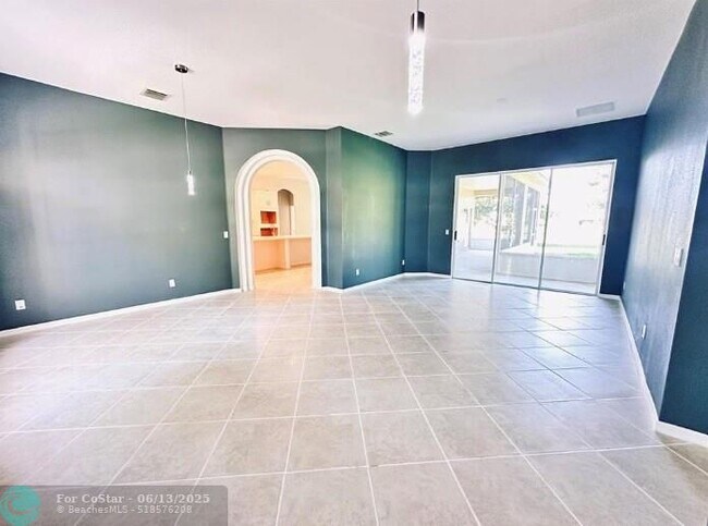 Building Photo - 2811 Serenity Cir S