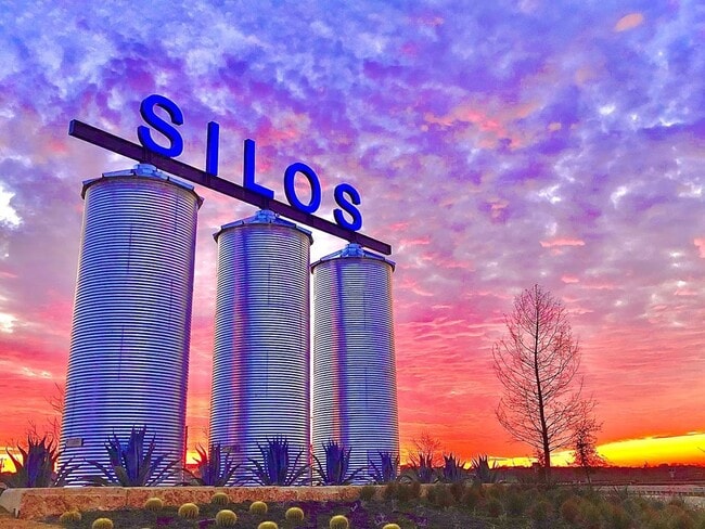 Building Photo - Beautiful like-new 3 bed | 2 bath home - Amazing community amenities!