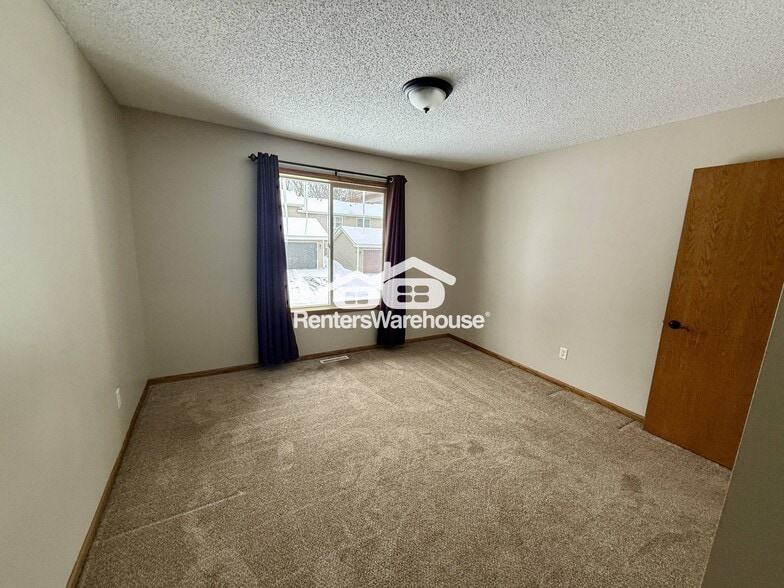 Building Photo - 6762 Gretchen Ct N