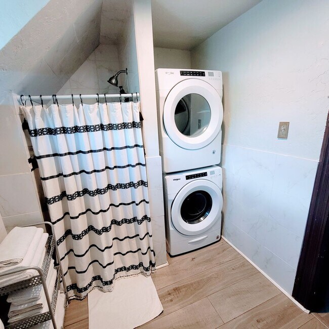 Building Photo - 623 E 100 S