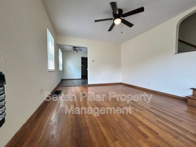 Building Photo - 323 S Napoleon Ave
