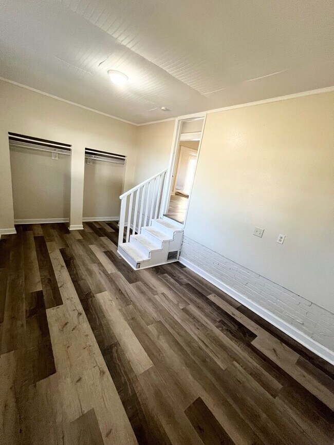 Building Photo - 211 S Cornelia Ave