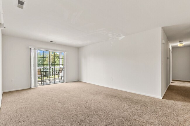 Building Photo - Two Bedroom Signature Style Apartment on the Third Floor