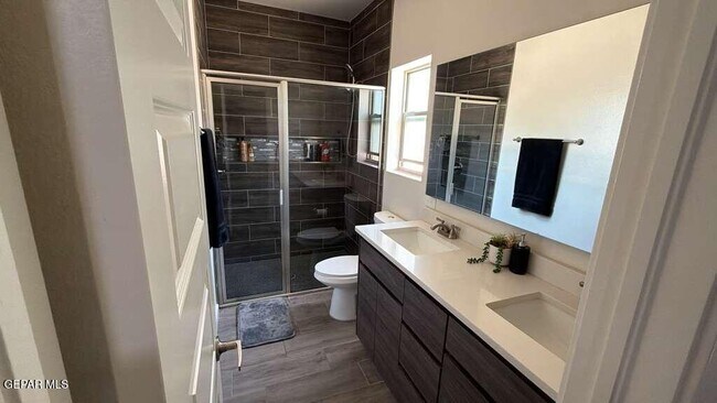 Building Photo - 476 Deserts Dr