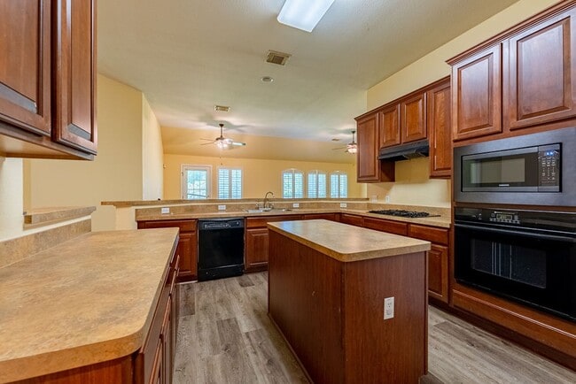 Building Photo - Beautiful 4 bedroom, 2 bathroom home in Round Rock!