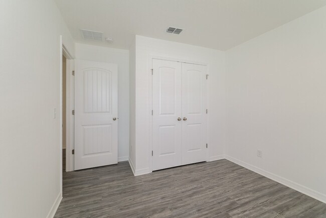 Building Photo - 206 Linda Ln