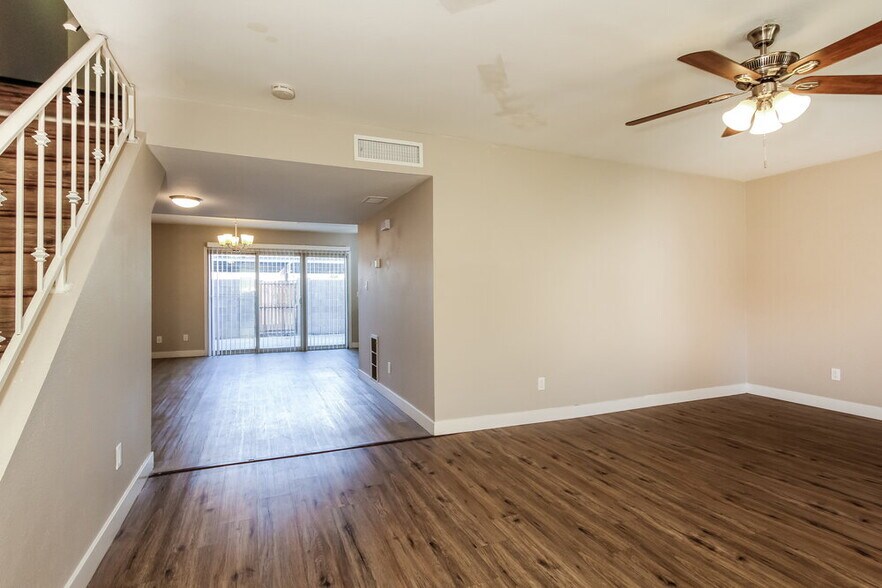 Building Photo - 4325 W Solano Dr N